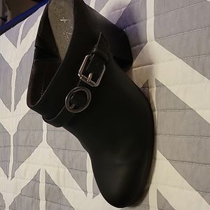 A2 by Aerosoles black thick heels size 7.5